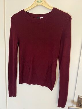 H&M Burgundy Ribbed Long Sleeve Sweater. Women's Size Small.